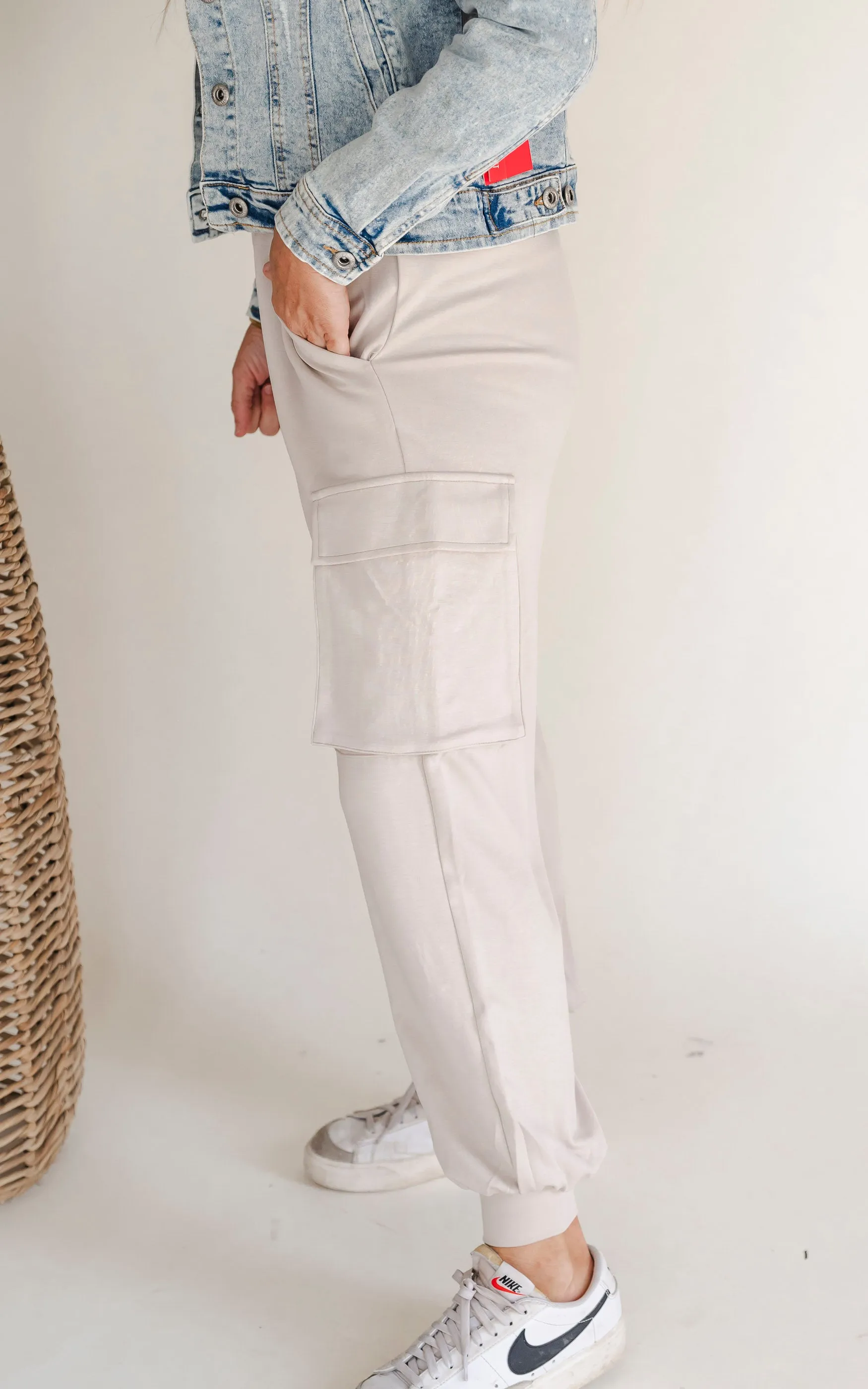 High Waisted Solid Knit Cargo Pants | WHITE BIRCH